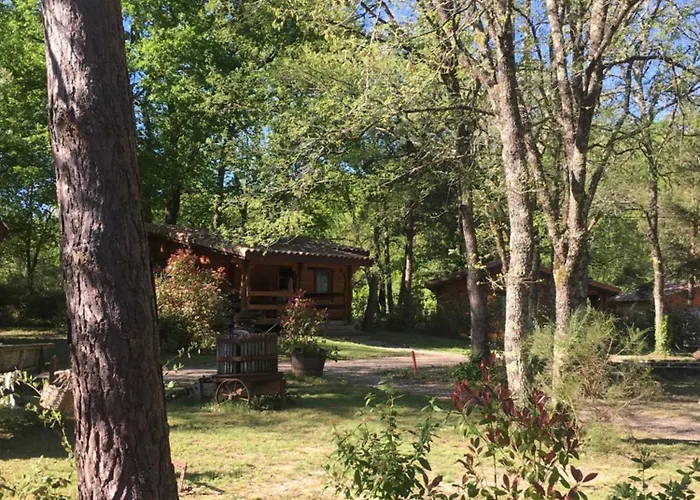 Confort Et Petit Dejeuner - Formule Hoteliere キャンプ場